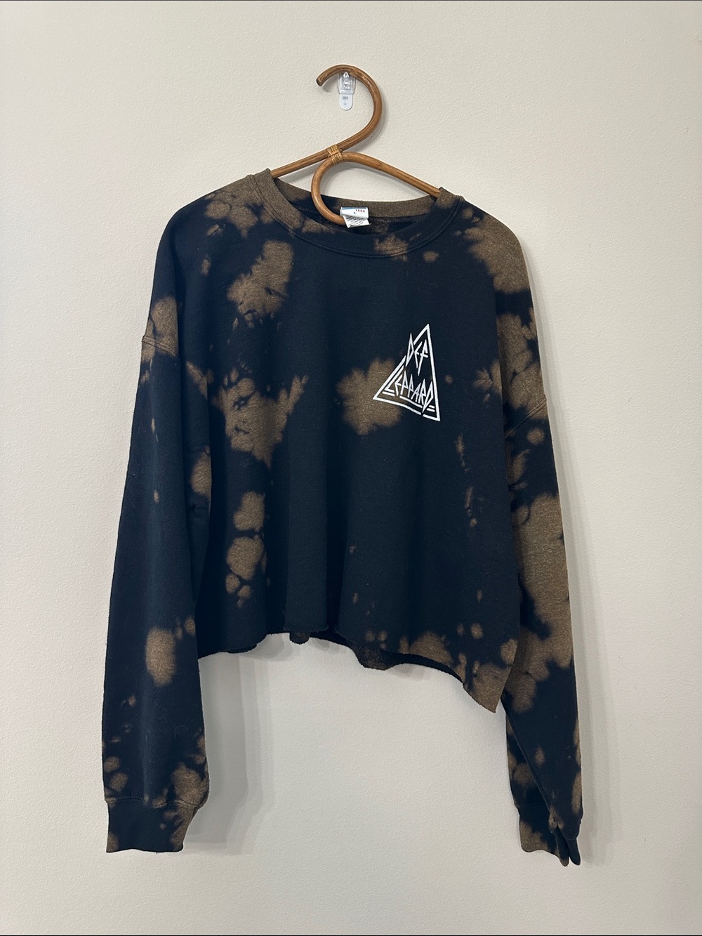 Junk Food Def Leppard Bleach Tie-Dye Cropped Crewneck